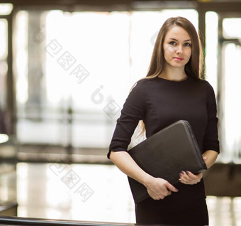 成功的业务女人文档背景宽敞的办公室