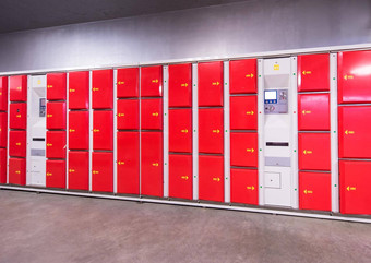 红色的安全储物柜
