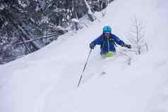 自由滑雪滑雪滑雪下坡