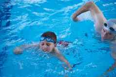 孩子集团游泳池学校类