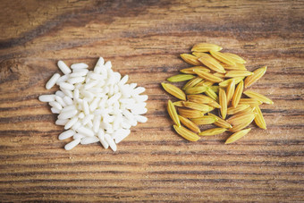 茉莉花白色大米黄色的帕迪大米木收获把大米收获大米食物谷物烹饪概念