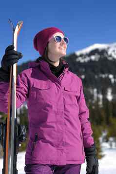 冬天女人滑雪