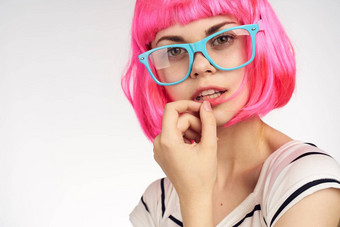 迷人的女人粉红色的头发时尚眼镜首页模型