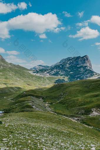 山谷日出自然夏天景观山峰绿色自然风景绿色山景观