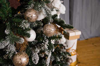 美丽的大圣诞节树装饰球玩具假期圣诞节情绪礼物丝带圣诞节树装饰软玩具树极地熊舒适的室内