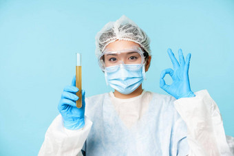 实验室工人护士个人保护设备显示样本测试管标志测试病人肛门蓝色的背景