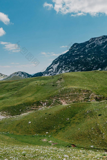 山谷日出自然夏天景观山峰绿色自然风景绿色山景观