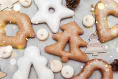 横幅圣诞节一年姜饼星星房子圣诞节树玩具灰色的混凝土背景