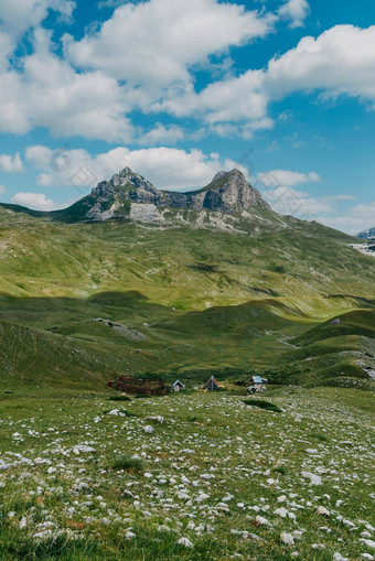 山通过鞍<strong>北</strong>黑山共和国神奇的绿色视图鞍山Durmitor巨大的黑山共和国