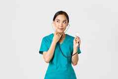 科维德医疗保健工人防止病毒概念可爱的微笑亚洲女实习生学习听肺stethscope医生检查病人深思熟虑的上左角落里