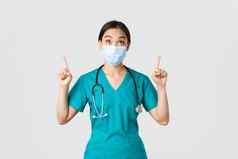 科维德冠状病毒疾病医疗保健工人概念感兴趣兴奋亚洲女人医生护士医疗面具手套指出手指白色背景