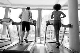 人exercisinng有氧运动跑步机健身房
