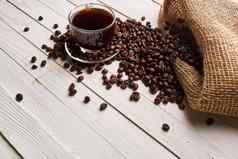 咖啡豆子新鲜酿造饮料视图