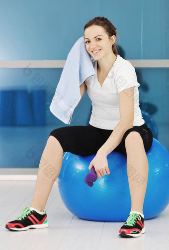 年轻的女人健身锻炼