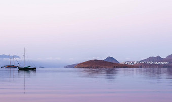 美丽的日出爱琴海海岛屿山船