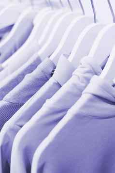 衣服衣架显示情况下紫色的颜色高领t恤毛衣运动衫仙女颜色