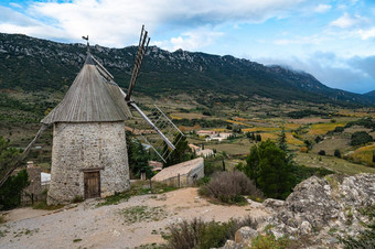 风景如画的视图库库南联合主要具有里程碑意义的世纪风车奥德部门南部法国