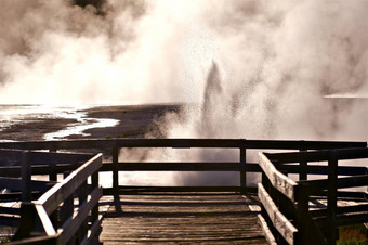 黑色的沙子盆地黄石公园国家公园喷发喷泉前面视图点国家公园照片集合