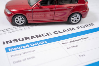 红色的车保险索赔事故车形式车贷款保险租赁时间概念