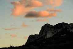 壮观的日落色彩斑斓的云西班牙