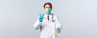 科维德防止病毒医疗保健工人疫苗接种概念医生医疗面具手套开药片次一天显示药物治疗白色背景