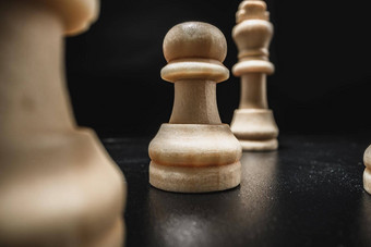 国际象棋<strong>游戏</strong>国际象棋块黑色的背景