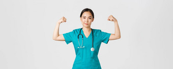 科维德医疗保健工人防止病毒概念自信专业亚洲女医生护士实习医生风云微笑时髦的flex肱二头肌强大的爱炫耀的人肌肉
