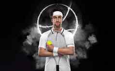 网球球员球拍白色服装男人。运动员大竞技场网球法院