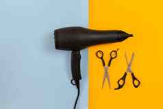 样式头发剪刀干燥机工具理发店蓝色的黄色的纸背景前视图模型