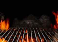 热空可移植的烧烤烧烤烧烤燃烧的火桶木炭黑色的背景等待放置食物关闭