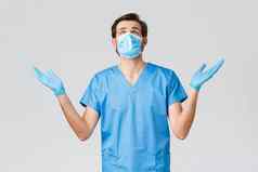 冠状病毒爆发医疗保健工人战斗疾病医院概念充满希望的绝望的医生医疗面具蓝色的面具神祈祷恳求科维德