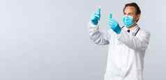 科维德防止病毒医疗保健工人疫苗接种概念专业诊所实验室医生医疗面具手套比较试管》疫苗白色背景