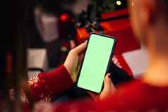 夫妇智能手机圣诞节视频调用绿色模拟屏幕圣诞节节日沟通技术