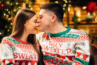 家庭圣诞节假期人概念浪漫的夫妇爱感觉幸福浪漫支出圣诞节享受完美的的关系支出冬天假期