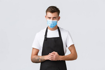 冠状病毒社会距离咖啡馆餐厅业务流感大流行概念确定咖啡馆经理听客人穿医疗面具防止病毒传播