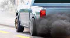 空气污染危机城市柴油车辆排气管路