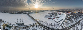 无人机点视图冬天彼得堡日落冻neva河蒸汽城市彼得保罗堡垒车交通三一桥喙的列宫吊桥全景视图