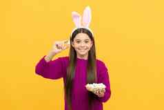 惊讶青少年孩子兔子耳朵画鹌鹑鸡蛋复活节复活节亨特