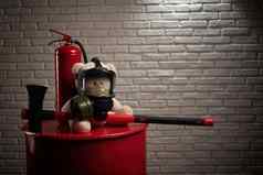 吉祥物火旅泰迪熊气体面具火灭火器红色的斧烟