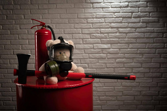 吉祥物火旅泰迪熊气体面具火灭火器红色的斧烟
