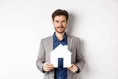 真正的房地产保险概念推销员灰色西装显示纸房子断路销售财产微笑友好的相机白色背景