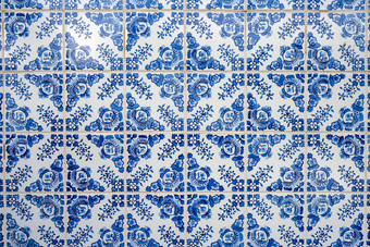 典型的蓝色的葡萄牙语平铺的墙