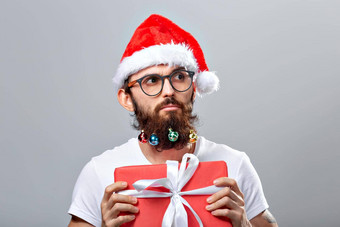 圣诞节假期理发店风格概念年轻的英俊的有胡子的圣诞老人老人男人。小圣诞节装饰物长胡子