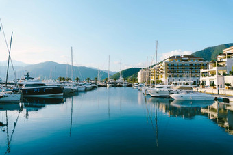 游艇码头背景沿海酒店港口黑山共和国