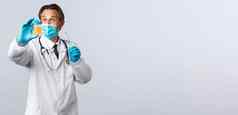 科维德防止病毒医疗保健工人疫苗接种概念兴奋实验室科学家医生诊所穿医疗面具手套显示测试样本病人尿液