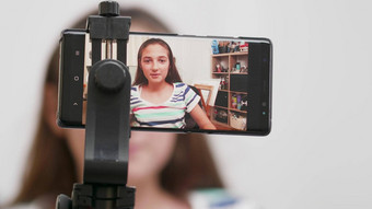 肖像年轻<strong>的视频</strong>博客记录<strong>视频</strong>教程智能手机相机