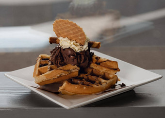 比利时华夫<strong>饼</strong>冰淇淋巧克力白色板表格咖啡馆