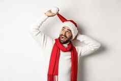冬天假期一年聚会，派对概念快乐有胡子的男人。庆祝圣诞节玩圣诞老人他白色背景
