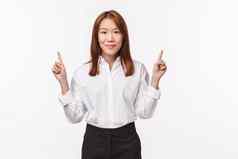 肖像成功的愉快的亚洲办公室夫人衬衫裙子指出手指点击手势微笑相机邀请退房促销产品广告白色背景