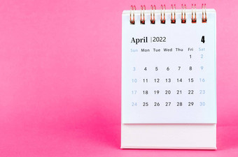 4月桌子上<strong>日历</strong>粉红色的背景